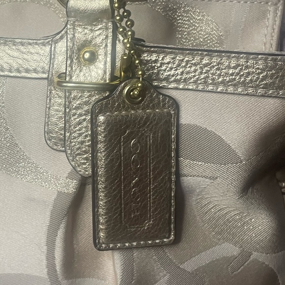 Authentic Coach Purse! #035COA - Picture 5 of 9